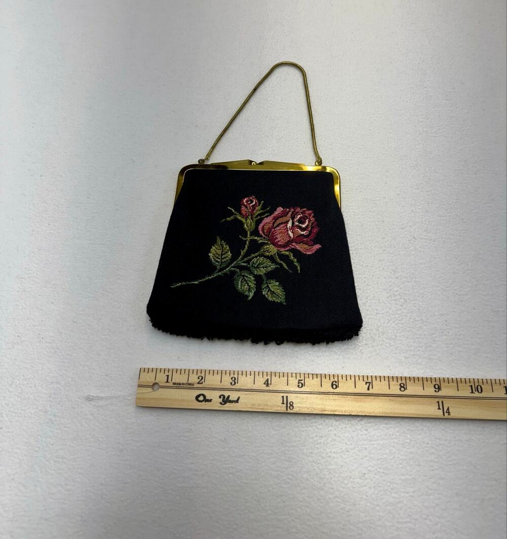 VTG Grandmacore cottagecore fairycore embroidered handbag kiss lock 0063a2